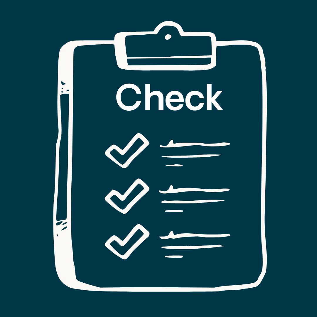 Weiße Illustration einer Checkliste mit der Überschrift Check