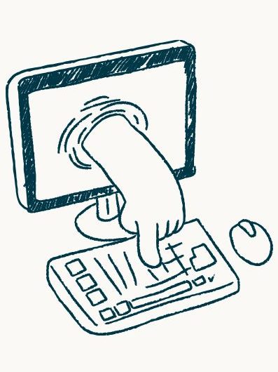 Hand, die aus einem Computerbildschirm zeigt und auf eine Tastatur deutet.